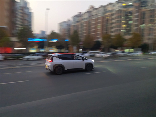 宝马旗舰电动轿车i7迎来高温测试 预计将于明年正式亮相